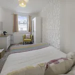 Stylish Hyde Park 3 Bedroom Apartment