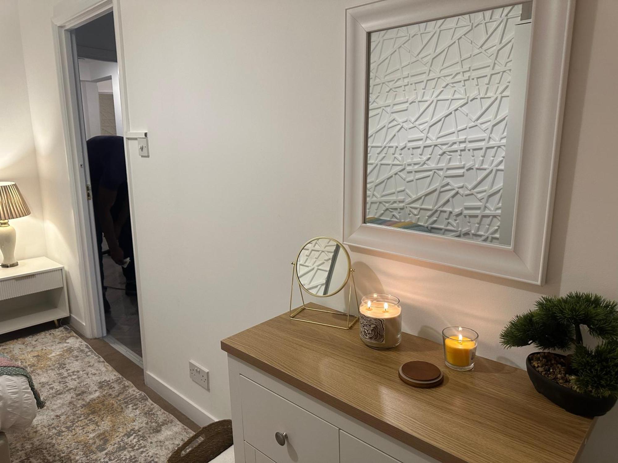 Stylish Hyde Park 3 Bedroom Apartment *