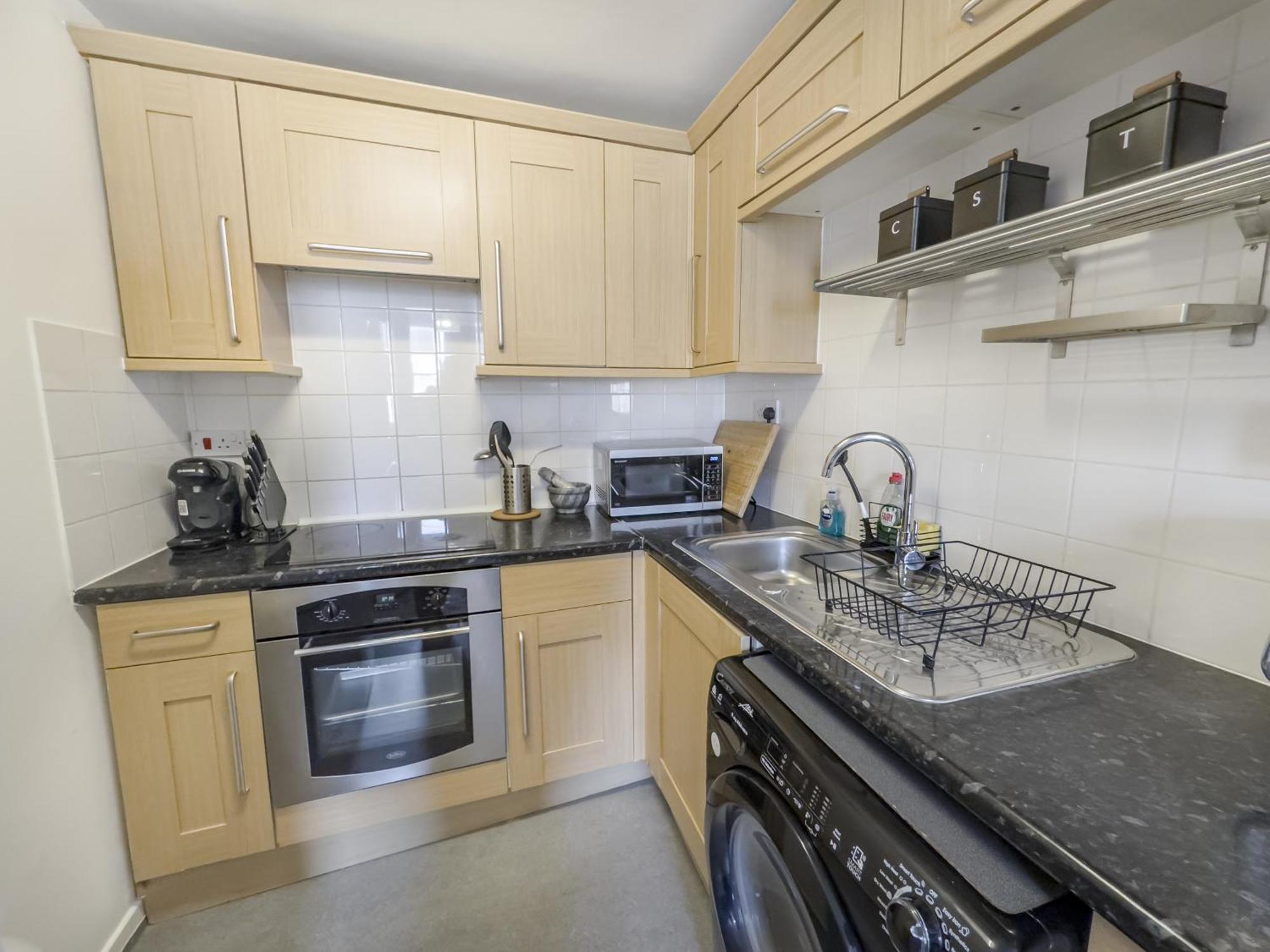 Stylish Hyde Park 3 Bedroom Apartment